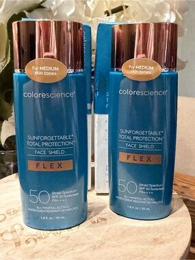 2 Colorscience Sunforgettable
Total Protection Face Shield
Flex SPF 50 medium